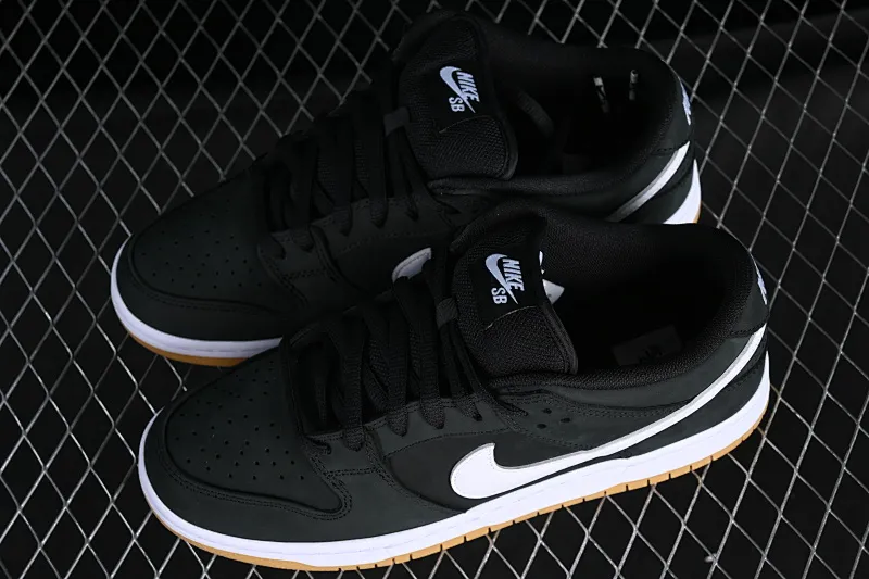 All Categories Nk SB Dunk Series Nk SB Dunk Low Low-top sneakers Nk SB Dunk Low "Black Gum" Raw rubber black and white SB low-top casual sneakers CD2563-006